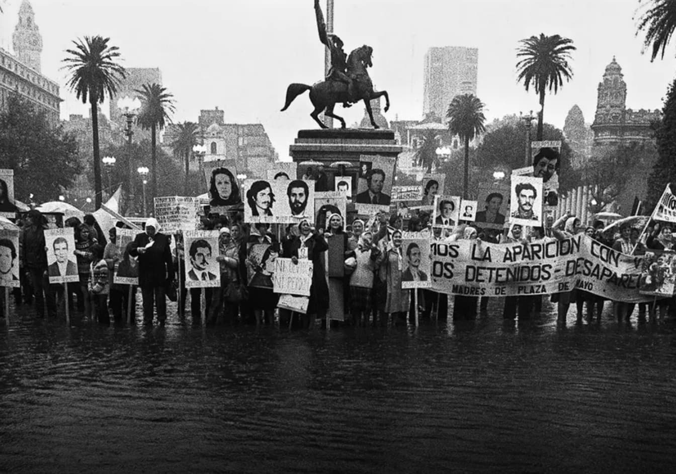 “30,000 People disappeared during Argentina’s dirty war. Every Thursday Buenos Aires’ Plaza de Mayo fills with women wearing white scarves and holding signs covered with names of those who were kidnapped by the government.”